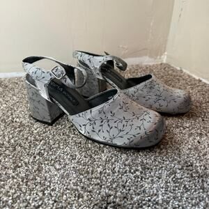 Vintage‎ Y2K 90’s Grey Silver Low Heels With Vines Formal Ankle Buckle Round Toe